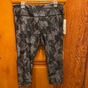 Brand New Womens Active Life Capris XL